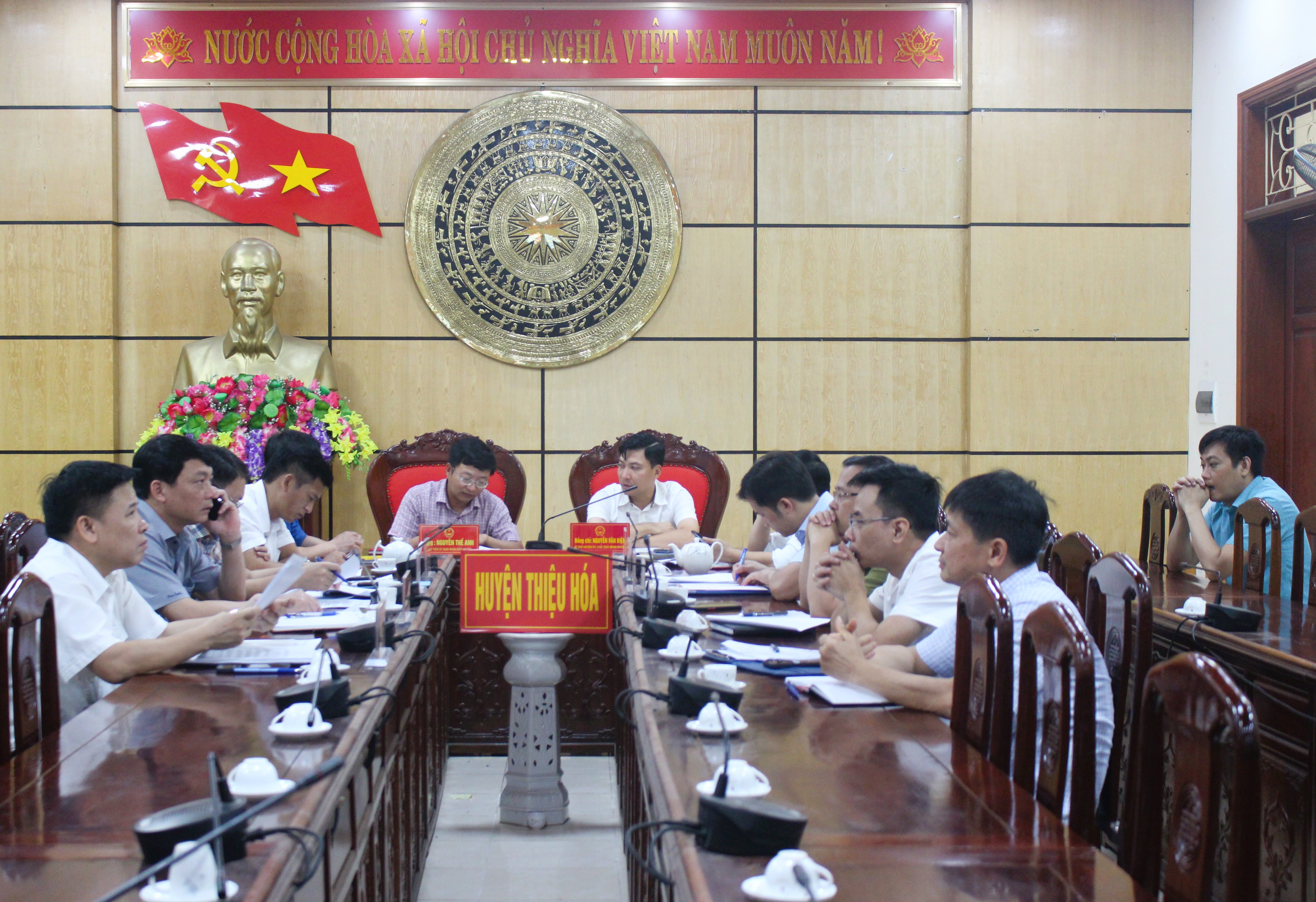 Toàn cảnh tại điểm cầu UBND huyện Thiệu Hóa.