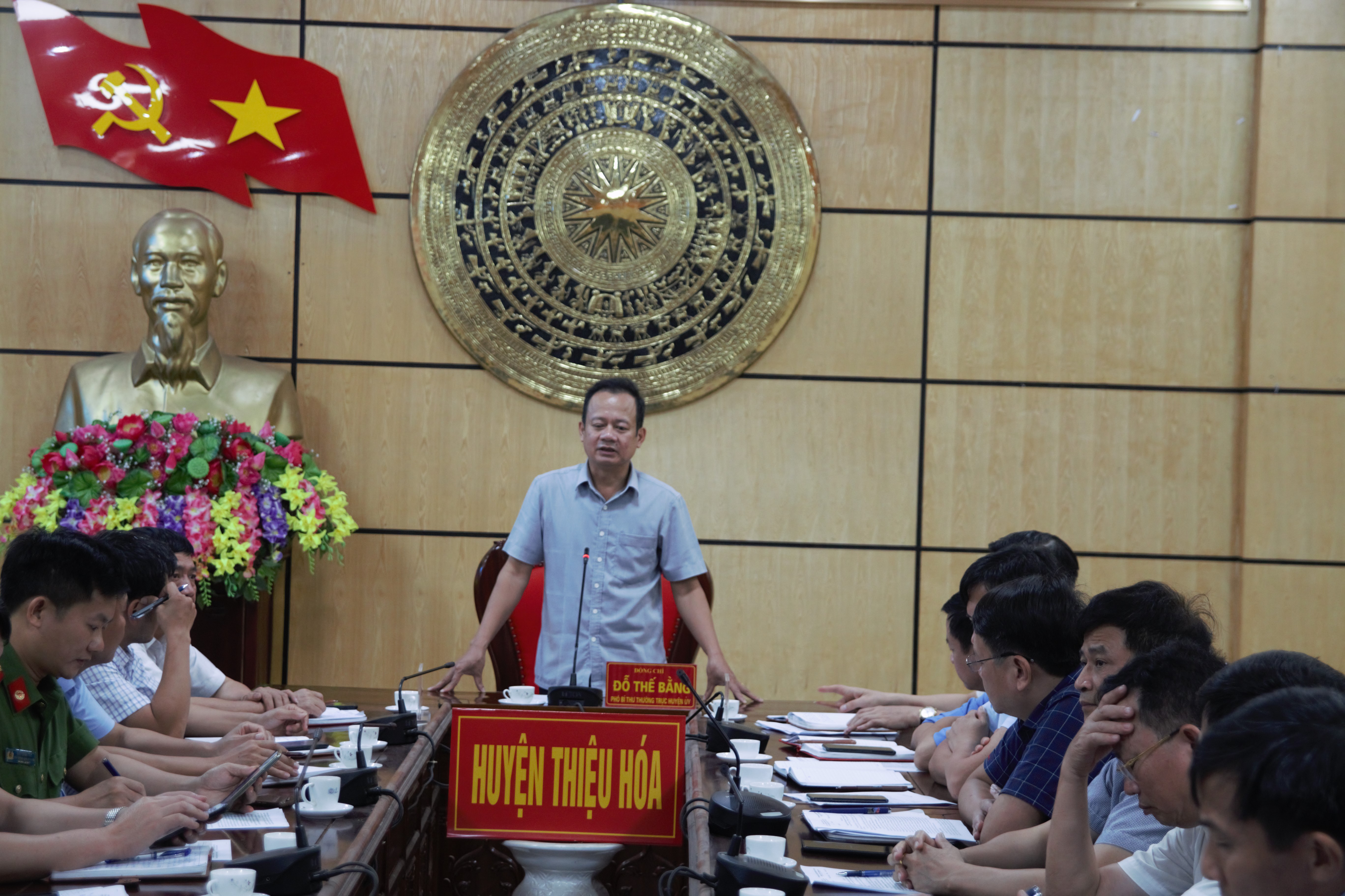 Phó Bí thư Thường trực Huyện uỷ Đỗ Thế Bằng phát biểu chỉ đạo tại hội nghị