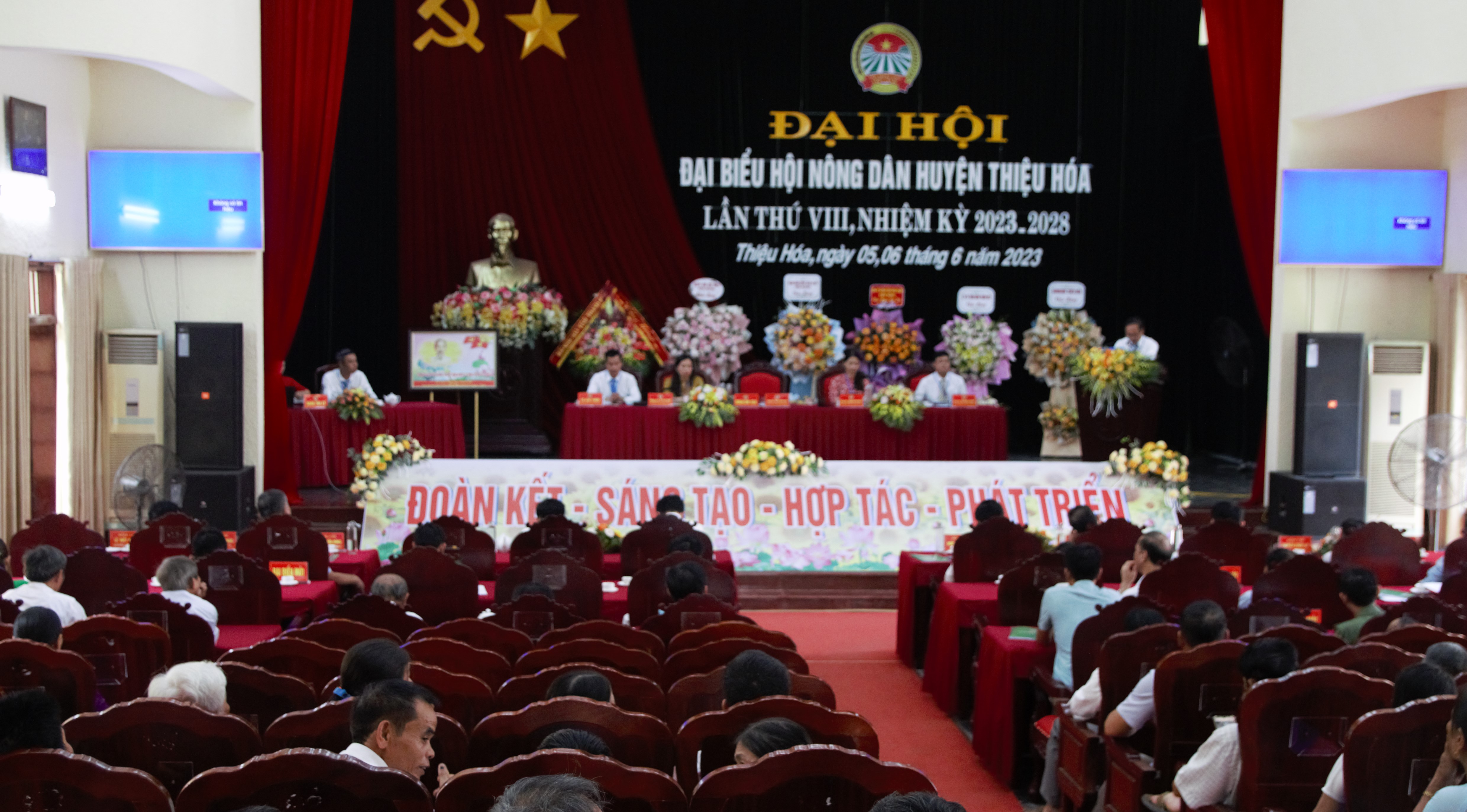 Toàn cảnh Đại hội