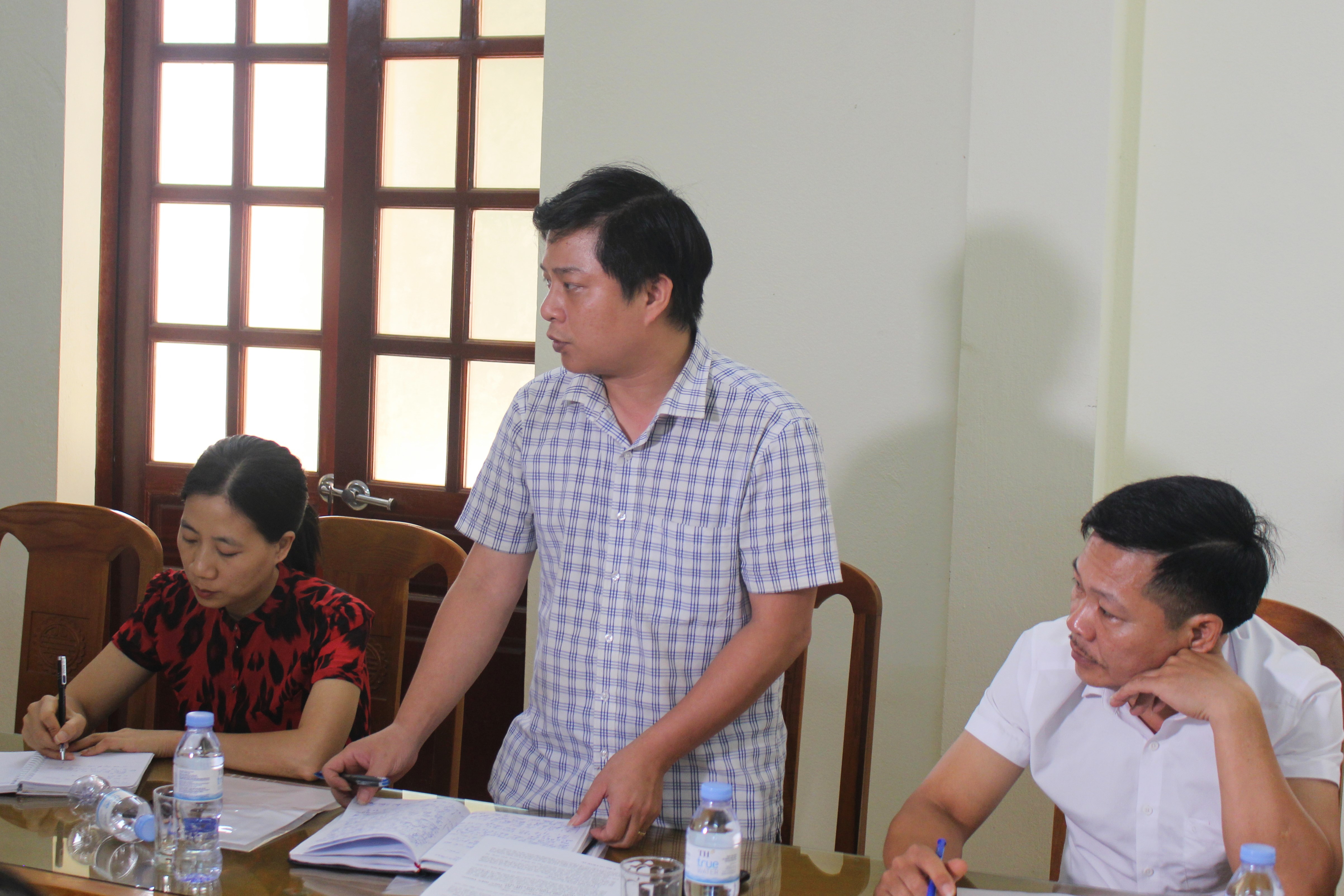 Đại diện phòng Tài nguyên - Môi trường phát biểu.