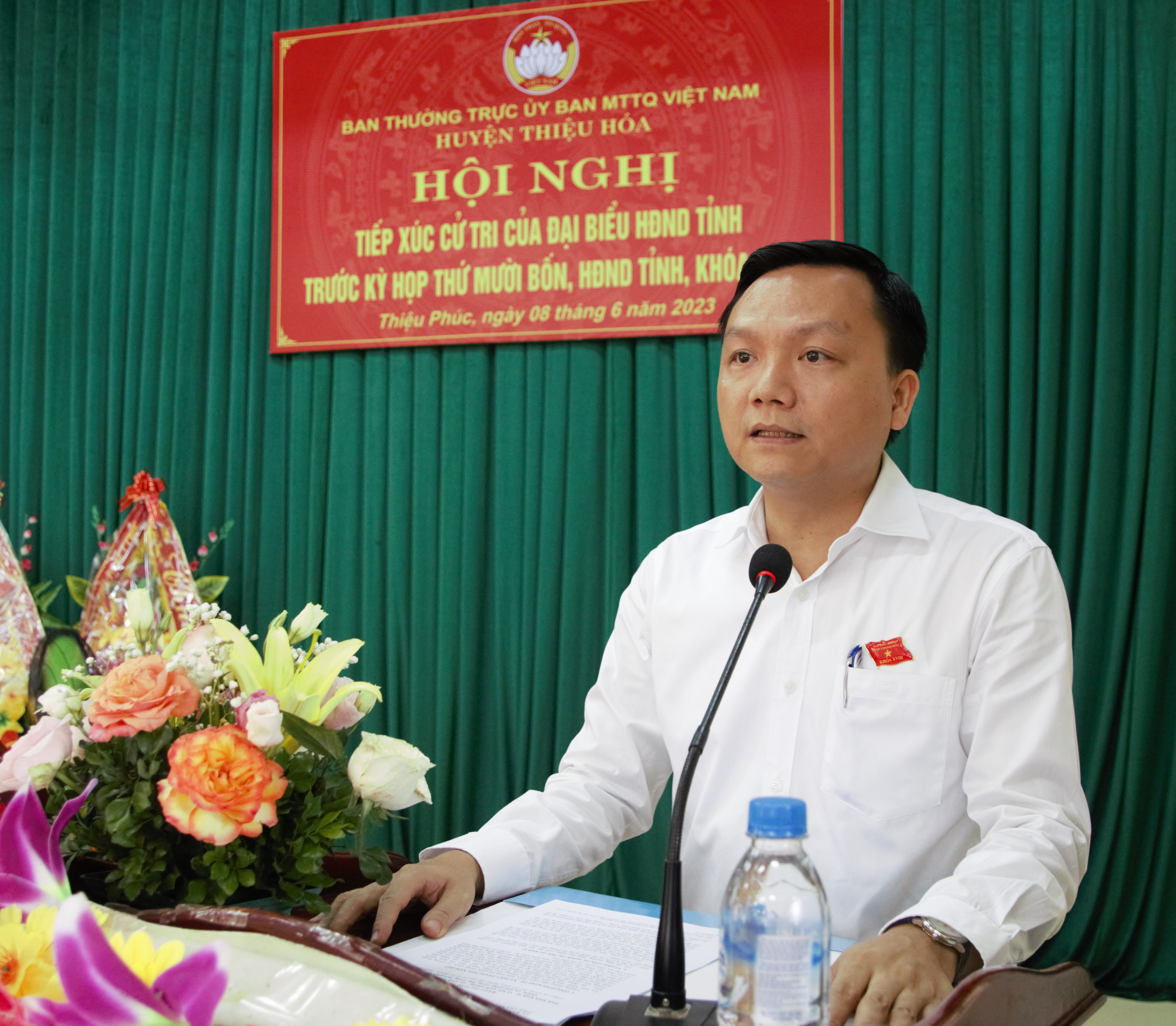 Đại biểu Lê Minh Nghĩa báo cáo kết quả giải quyết ý kiến, kiến nghị của cử tri huyện Thiệu Hoá gửi đến Kỳ họp thứ 11, HĐND tỉnh khoá XVIII.