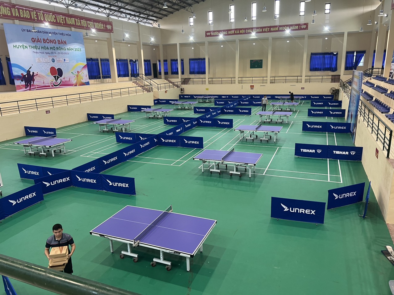 Không gian Nhà thi đấu Thể dục Thể thao huyện Thiệu Hoá, nơi diễn ra các cuộc tranh tài
