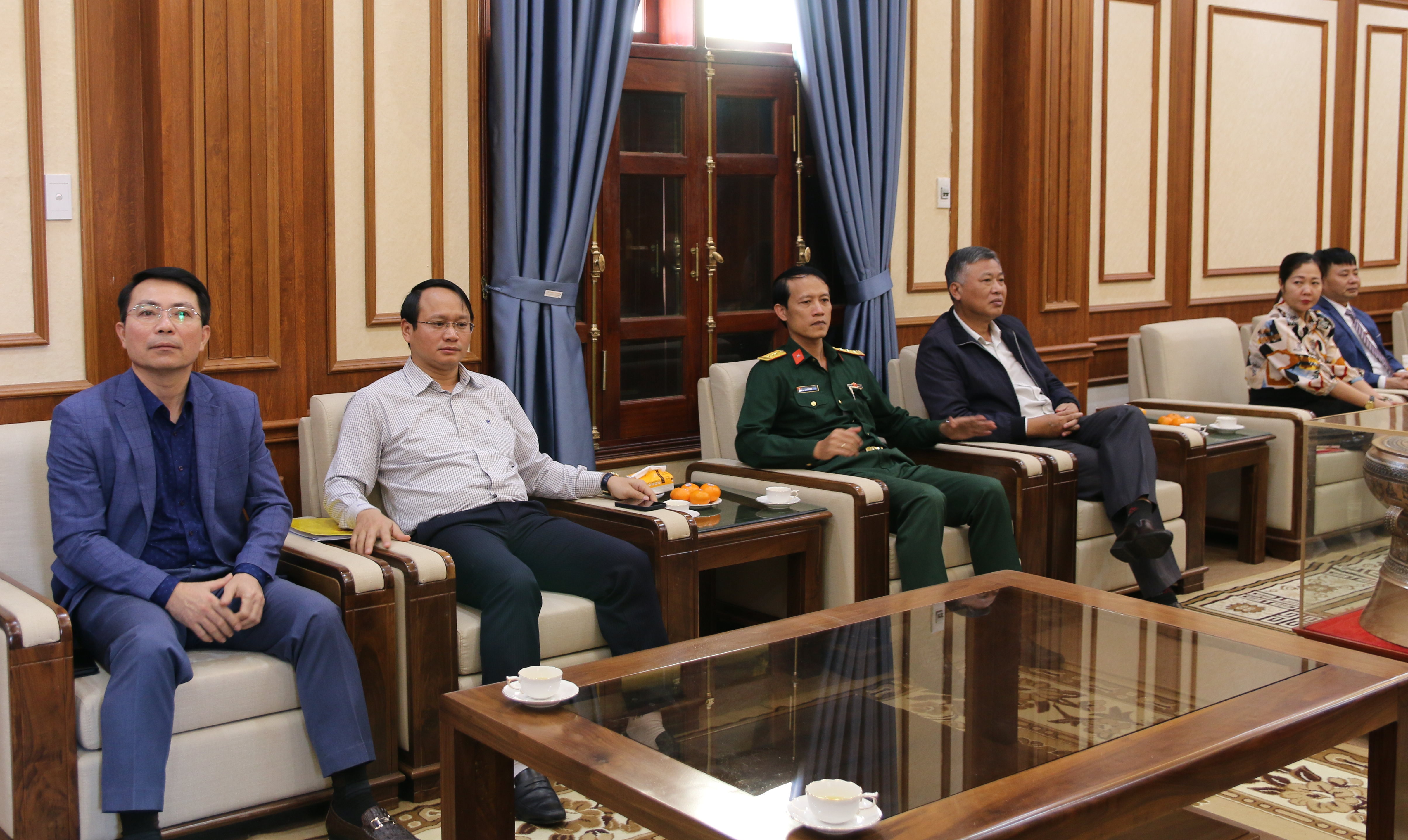 Các đồng chí lãnh đạo huyện dự buổi gặp mặt