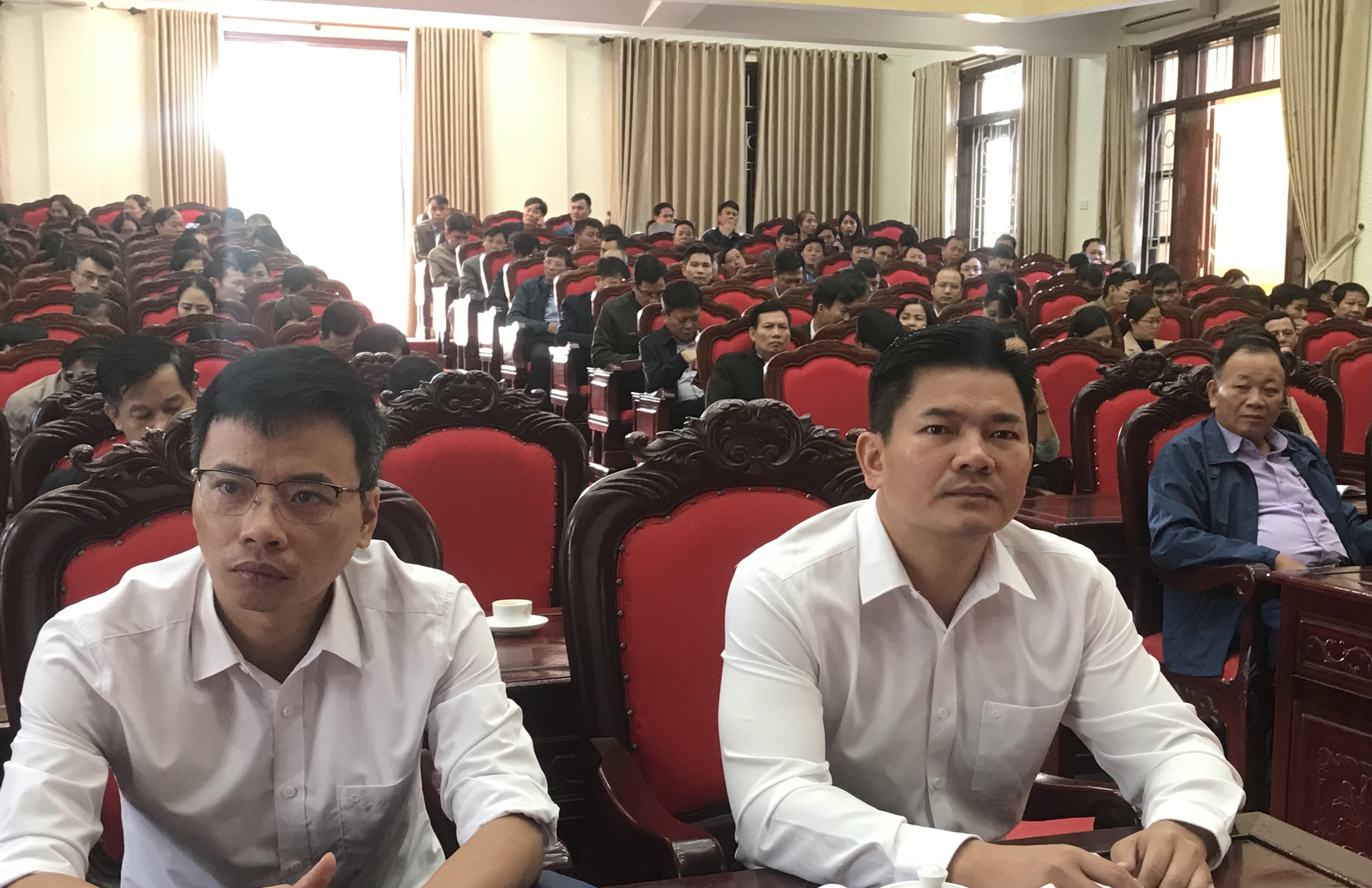 Đồng chí Lê Xuân Hoàn, Phó Chủ tịch UBND huyện dự và chỉ đạo hội nghị