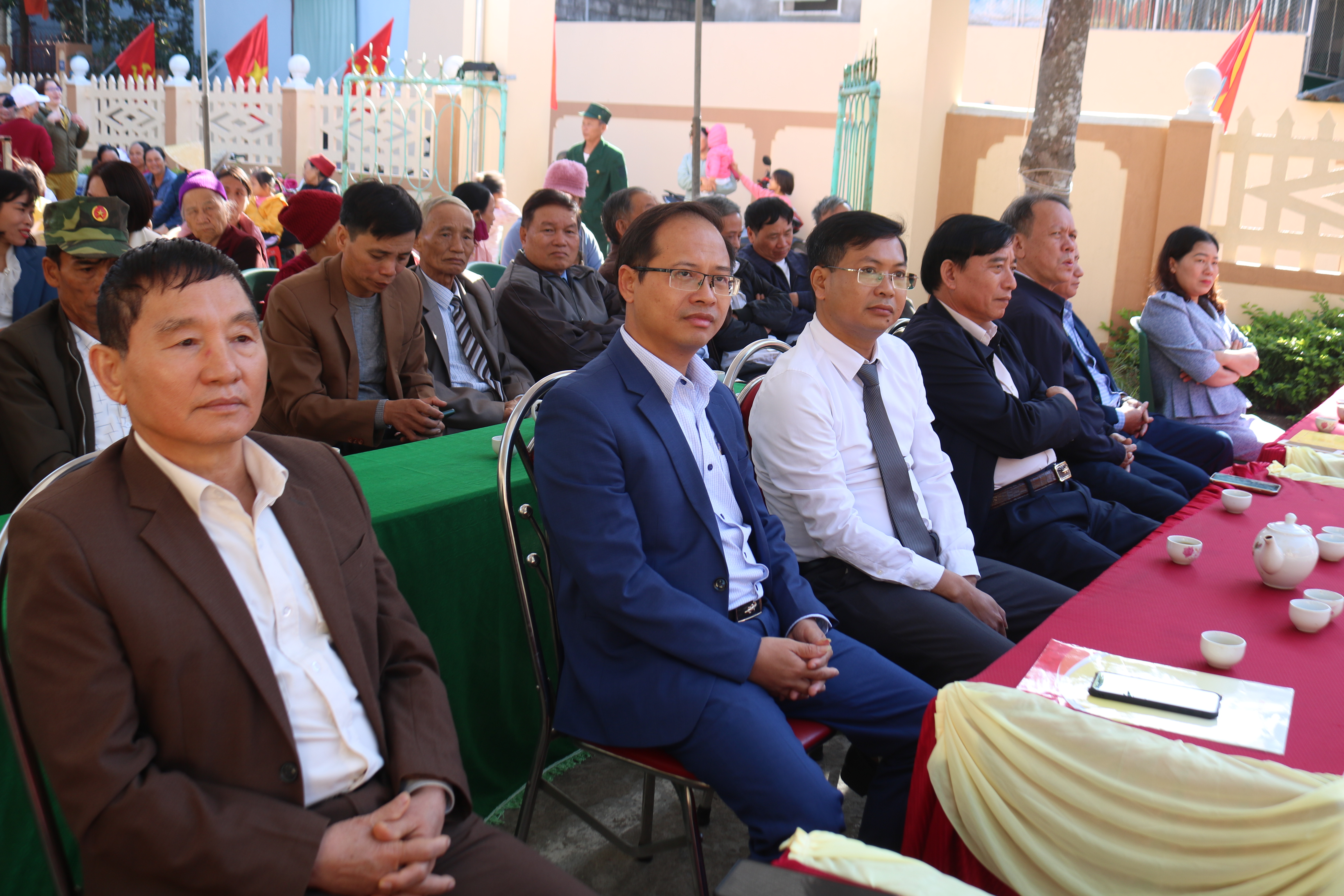 Các đại biểu dự buổi lễ
