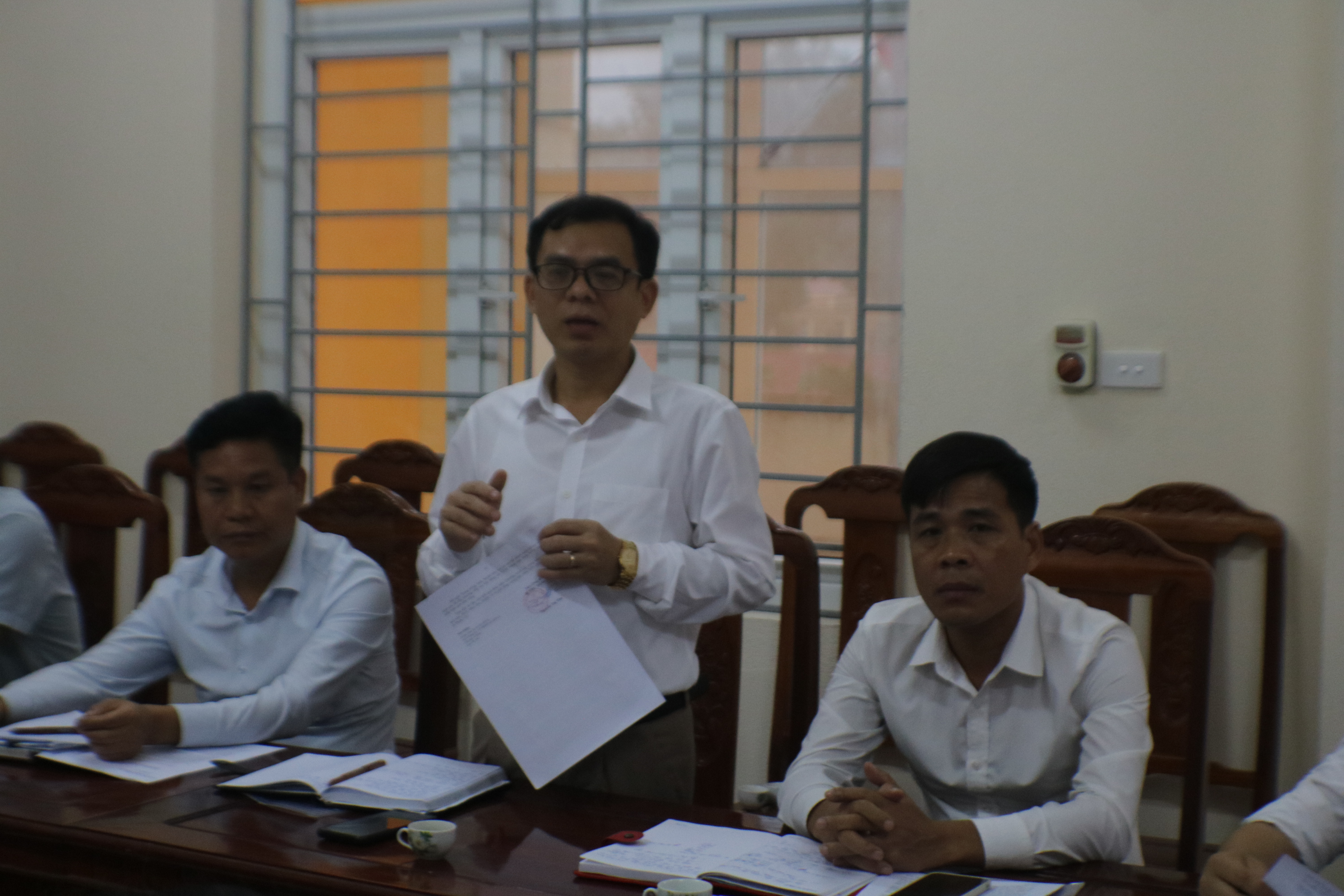 Đại diện các ngành chuyên môn phụ trách các tiêu chí đóng góp ý kiến