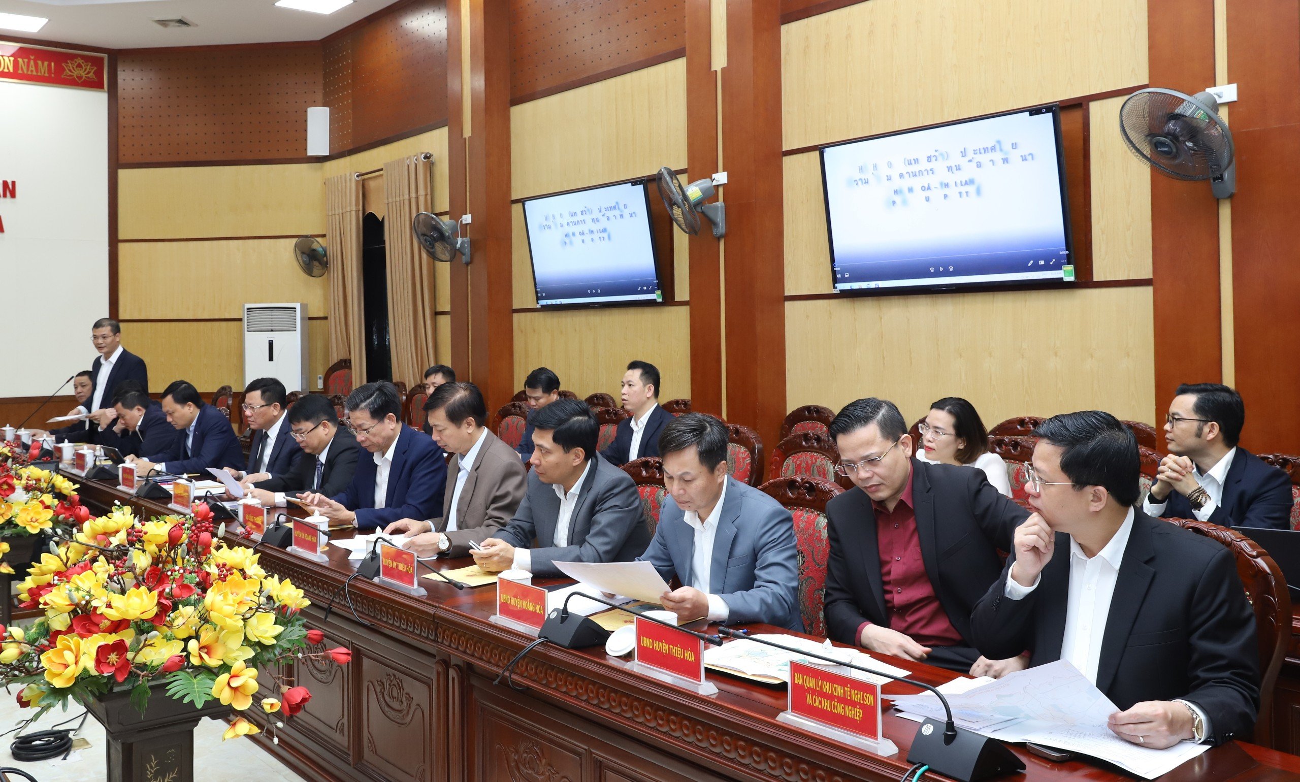 Lãnh đạo huyện Thiệu Hoá tham gia buổi làm việc