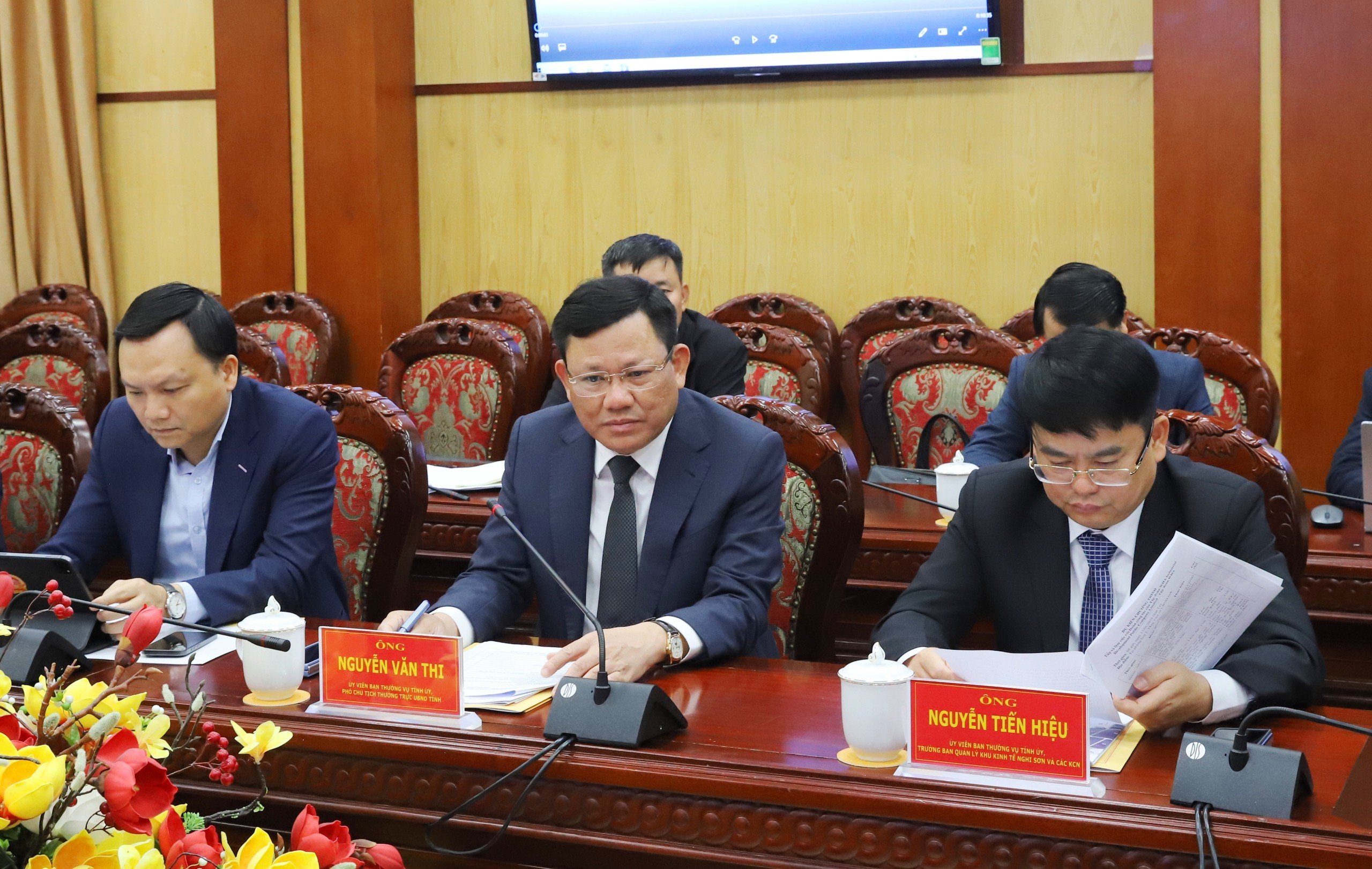 Phó Chủ tịch Thường trực UIBND tỉnh Nguyễn Văn Thi cùng các đại biểu tỉnh Thanh Hóa dự buổi làm việc.
