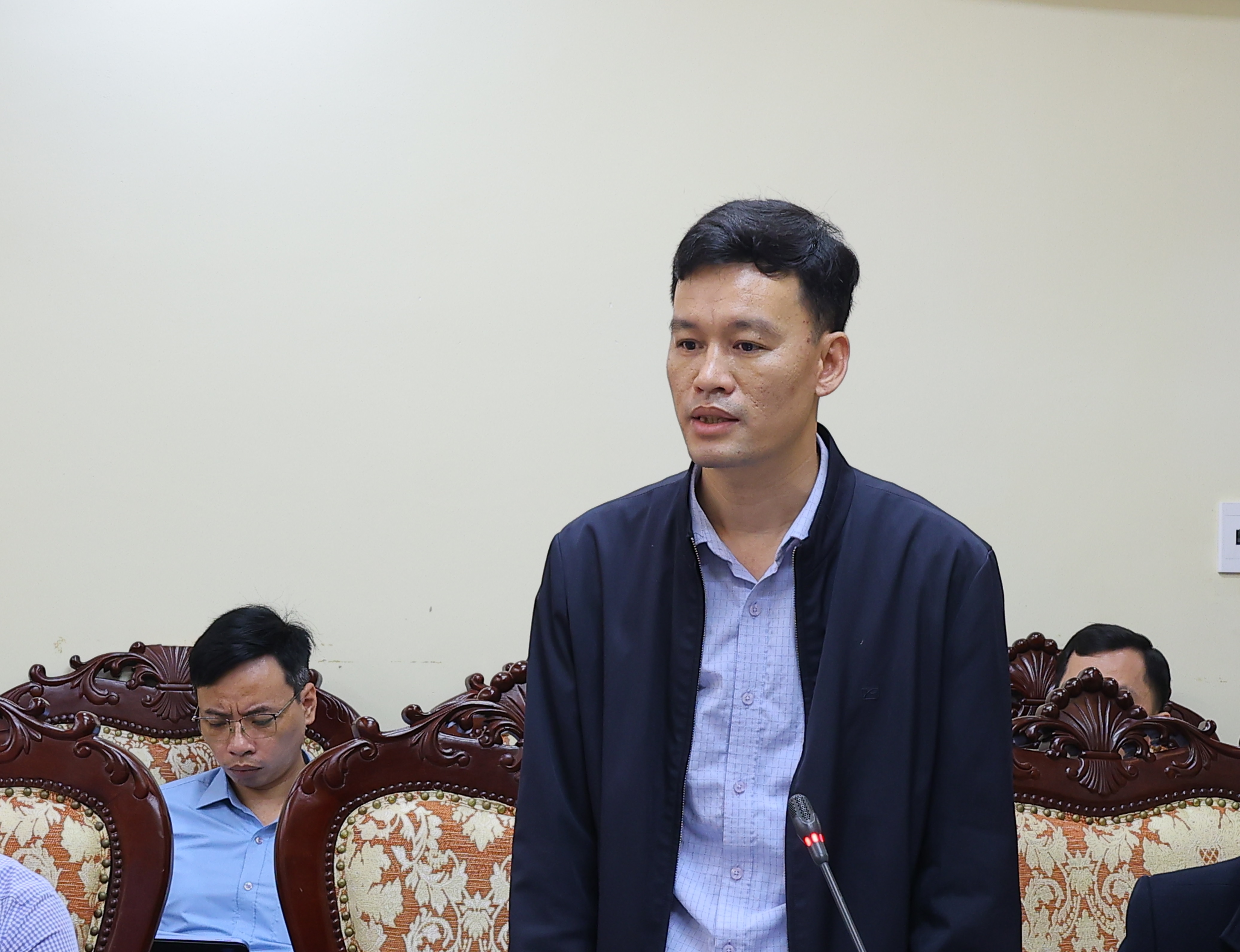 Đại biểu phát biểu thảo luận