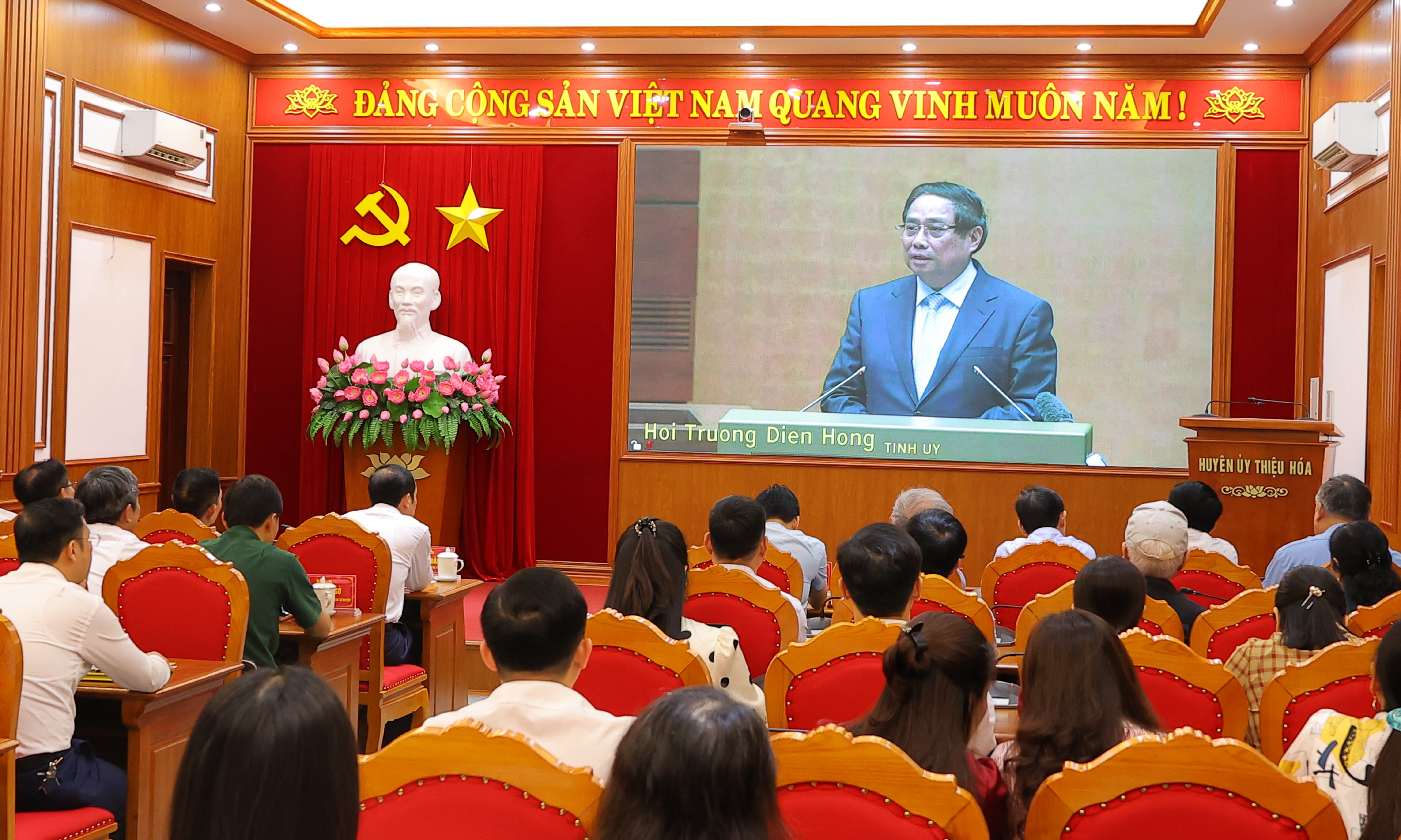 Toàn cảnh hội nghị tại điểm cầu Huyện uỷ Thiệu Hóa