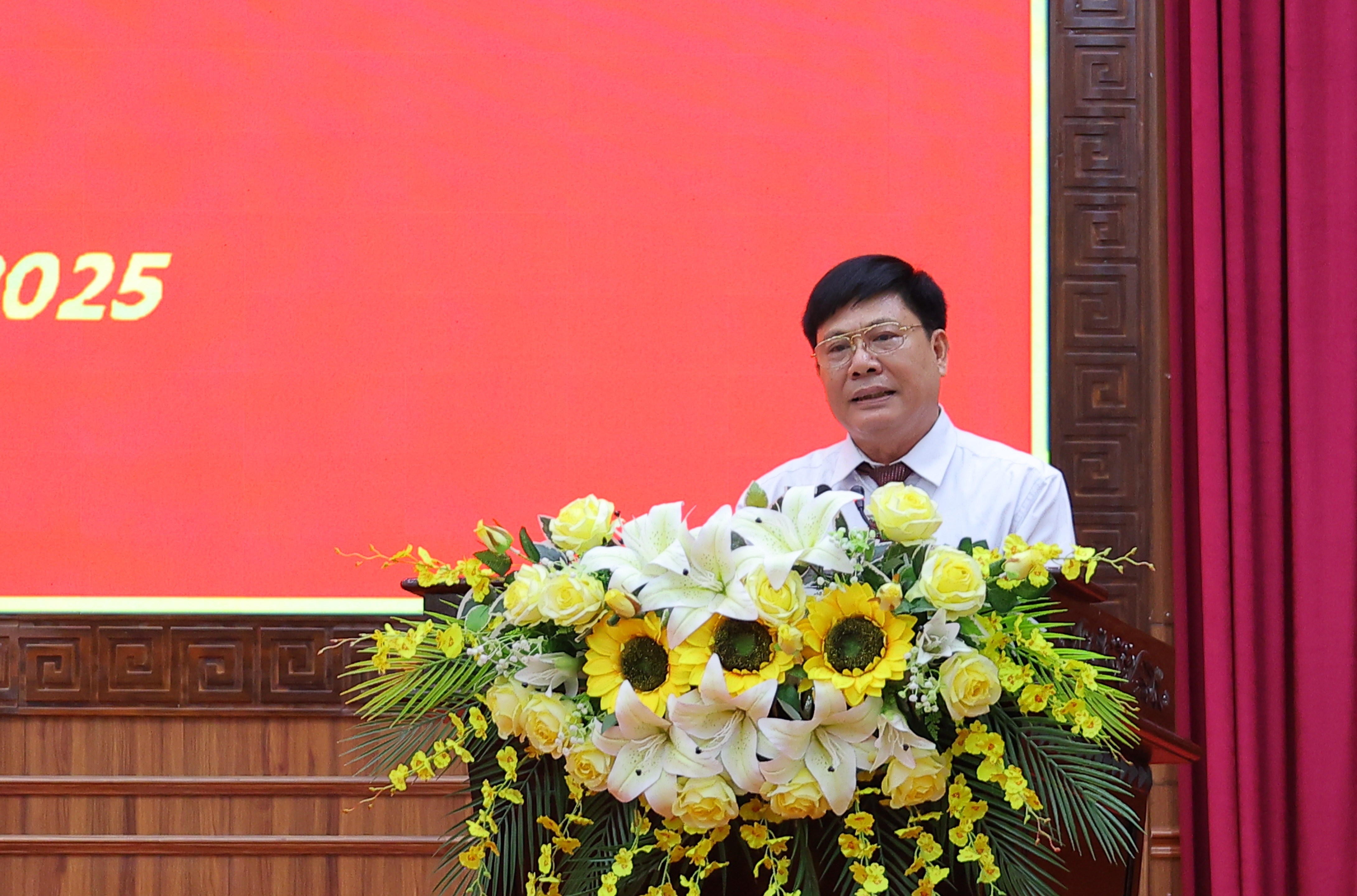 Phó Chủ nhiệm CLB Lê Văn Ngọc trình bày báo cáo tại lễ kỷ niệm