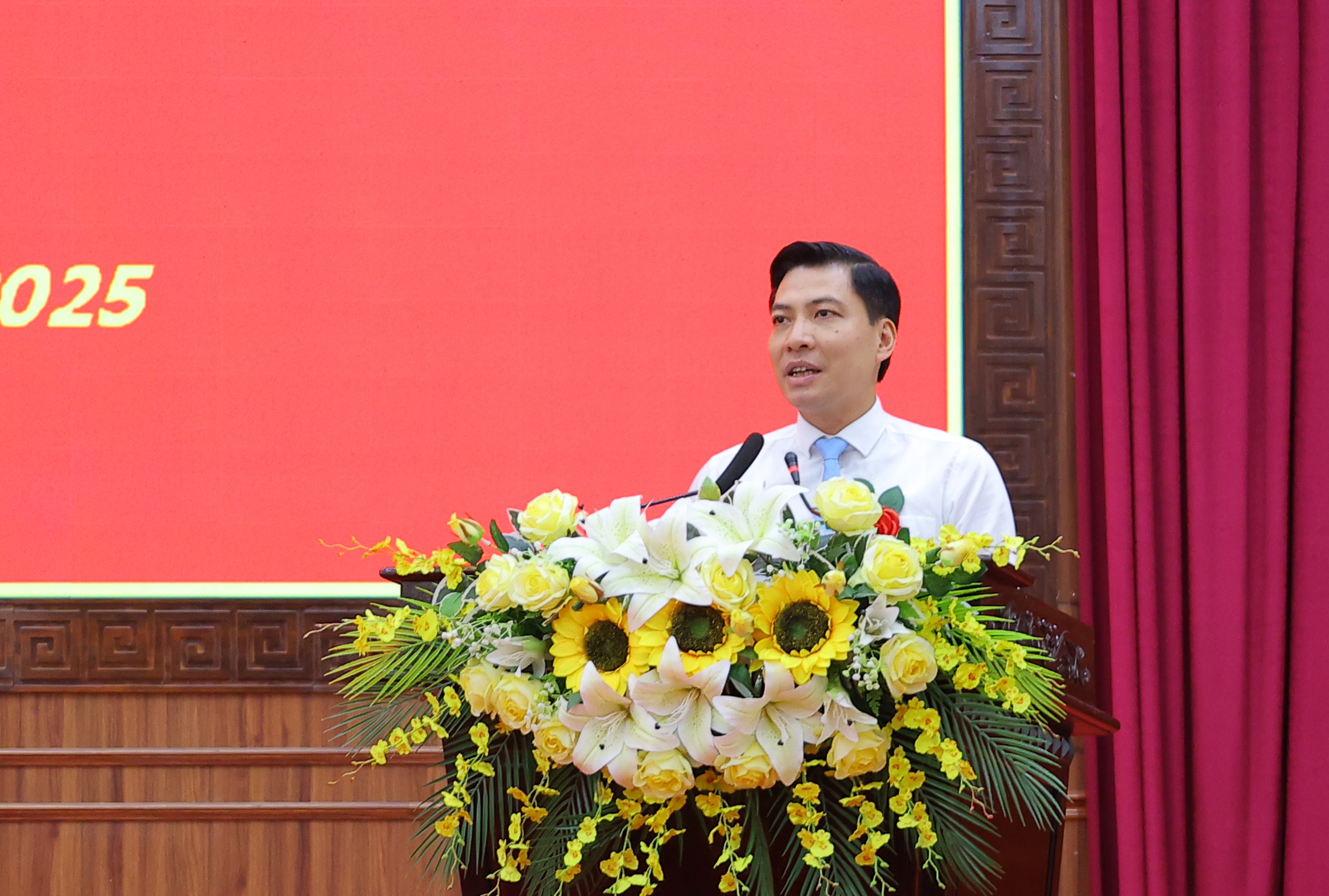 Bí thư Huyện ủy, Chủ tịch HĐND huyện Nguyễn Văn Biện phát biểu tại lễ kỷ niệm