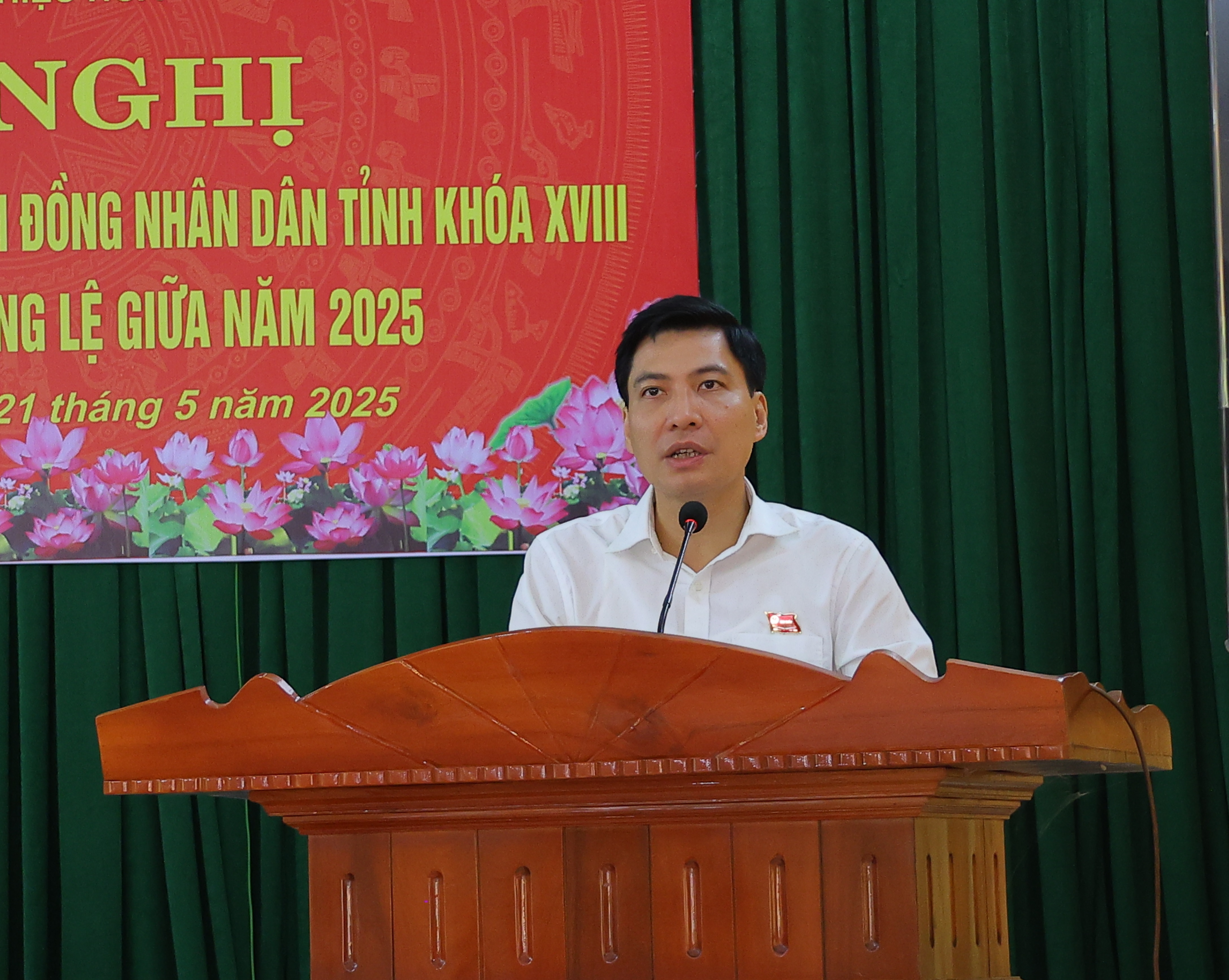 Đại biểu Nguyễn Văn Biện, Tỉnh ủy viên, Bí thư Huyện ủy, Chủ tịch HĐND huyện Thiệu Hóa tiếp thu, giải trình các ý kiến
