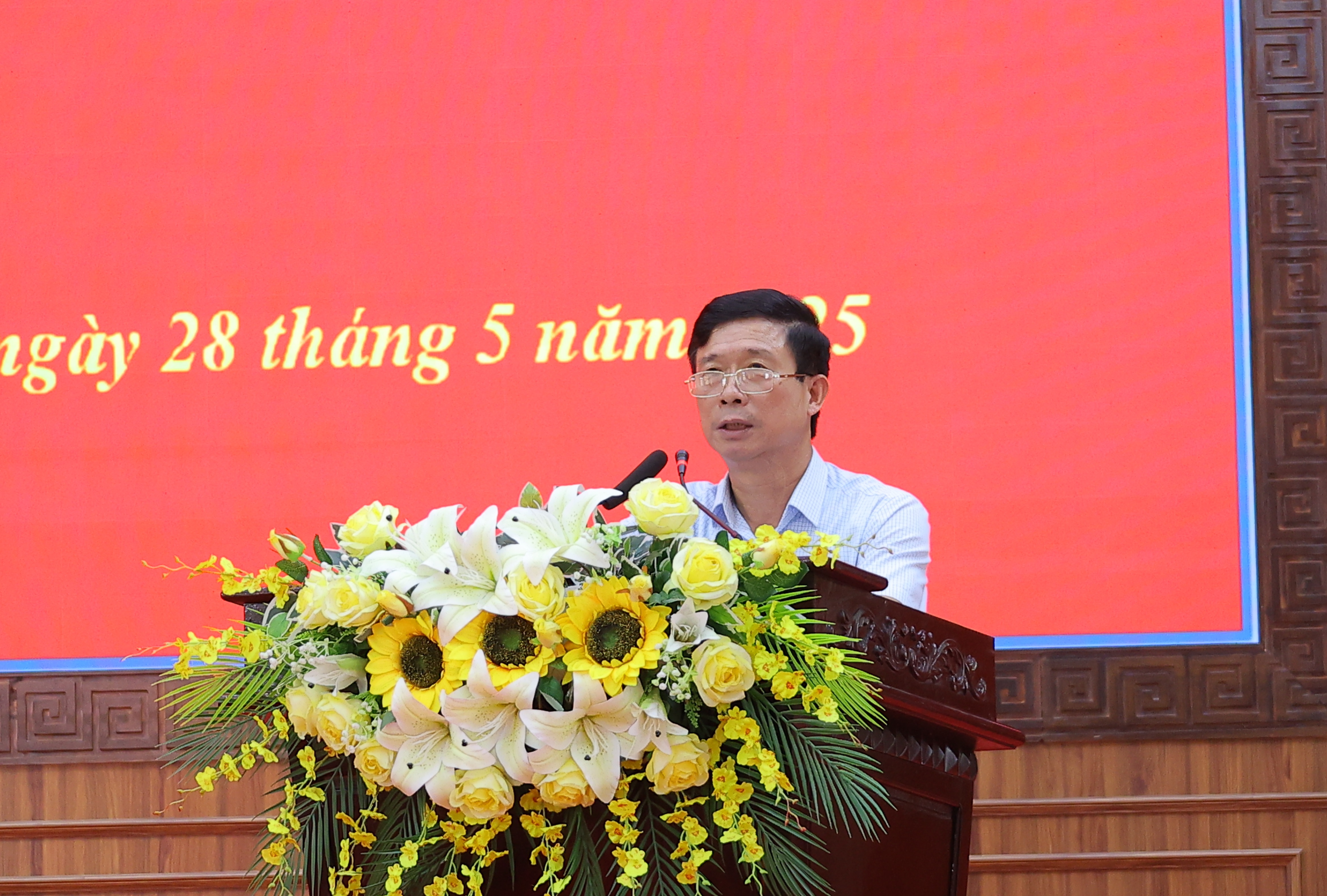 Phó Trưởng phòng Tư pháp Hoàng Song Hà triển khai các văn bản về lấy ý kiến góp ý dự thảo sửa đổi, bổ sung Hiến pháp năm 2013