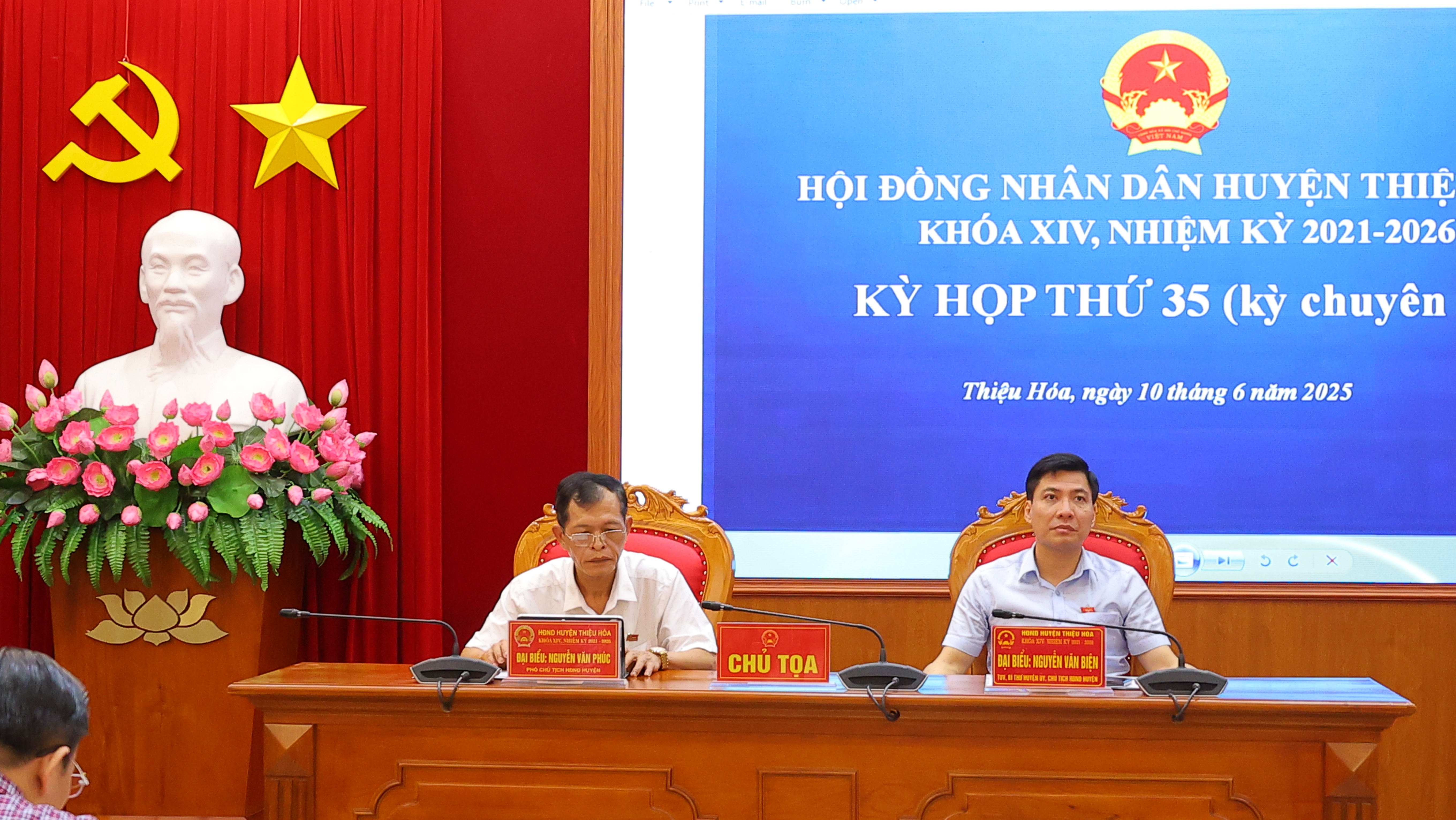 Chủ tọa kỳ họp