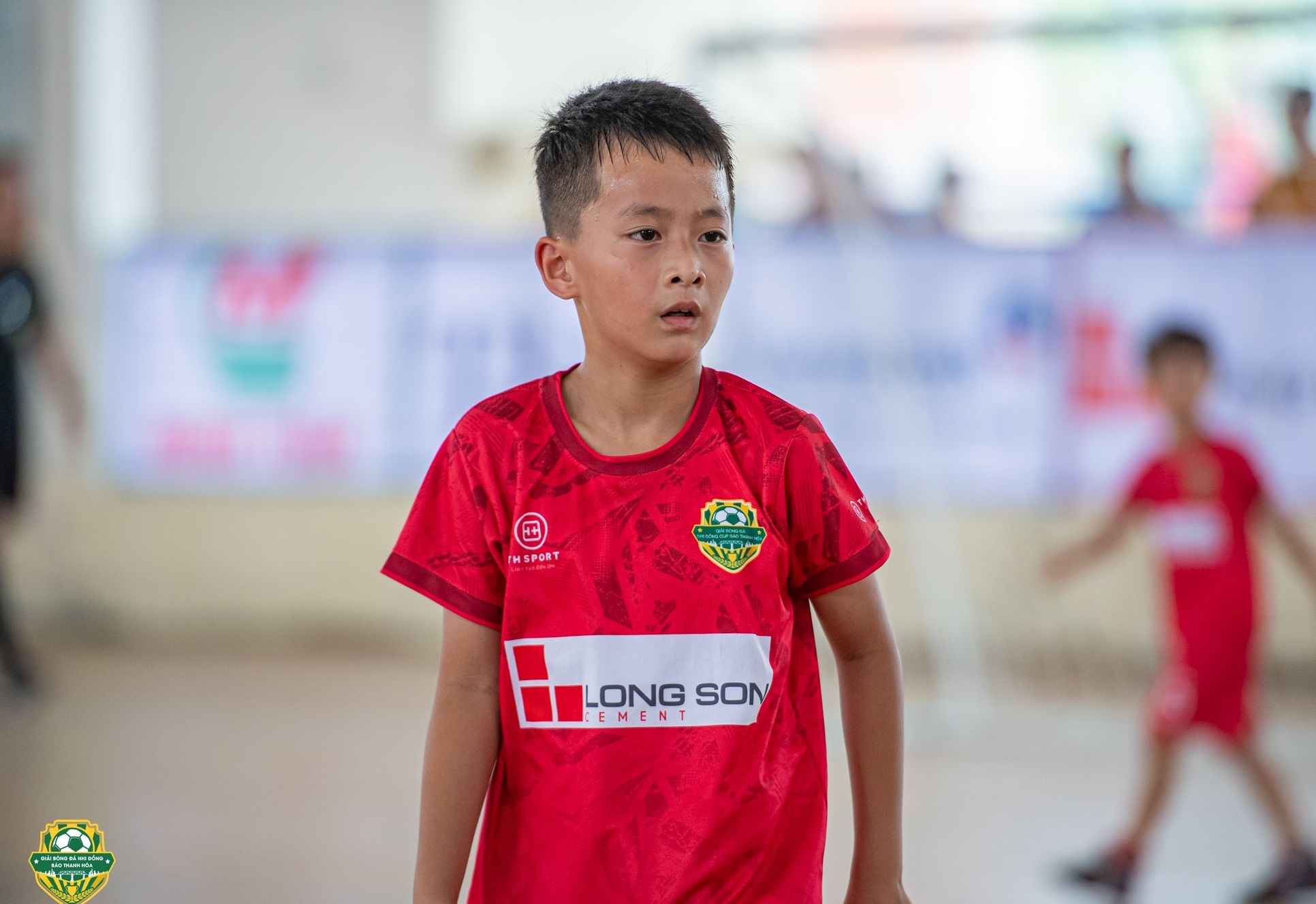 đội trưởng Tuấn Tú và các đồng đội tiếp tục thể hiện phong độ chói sáng, đưa U8 Thiệu Hóa lần đầu tiên bước lên đỉnh vinh quang.